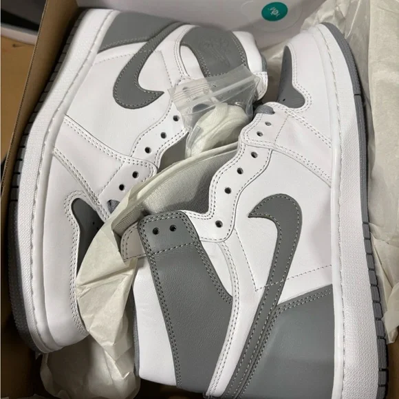Jordan retro 1 high white and grey